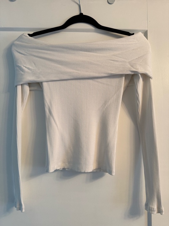 Babaton Tops - Babaton White Off-Shoulder Ribbed Crop Top